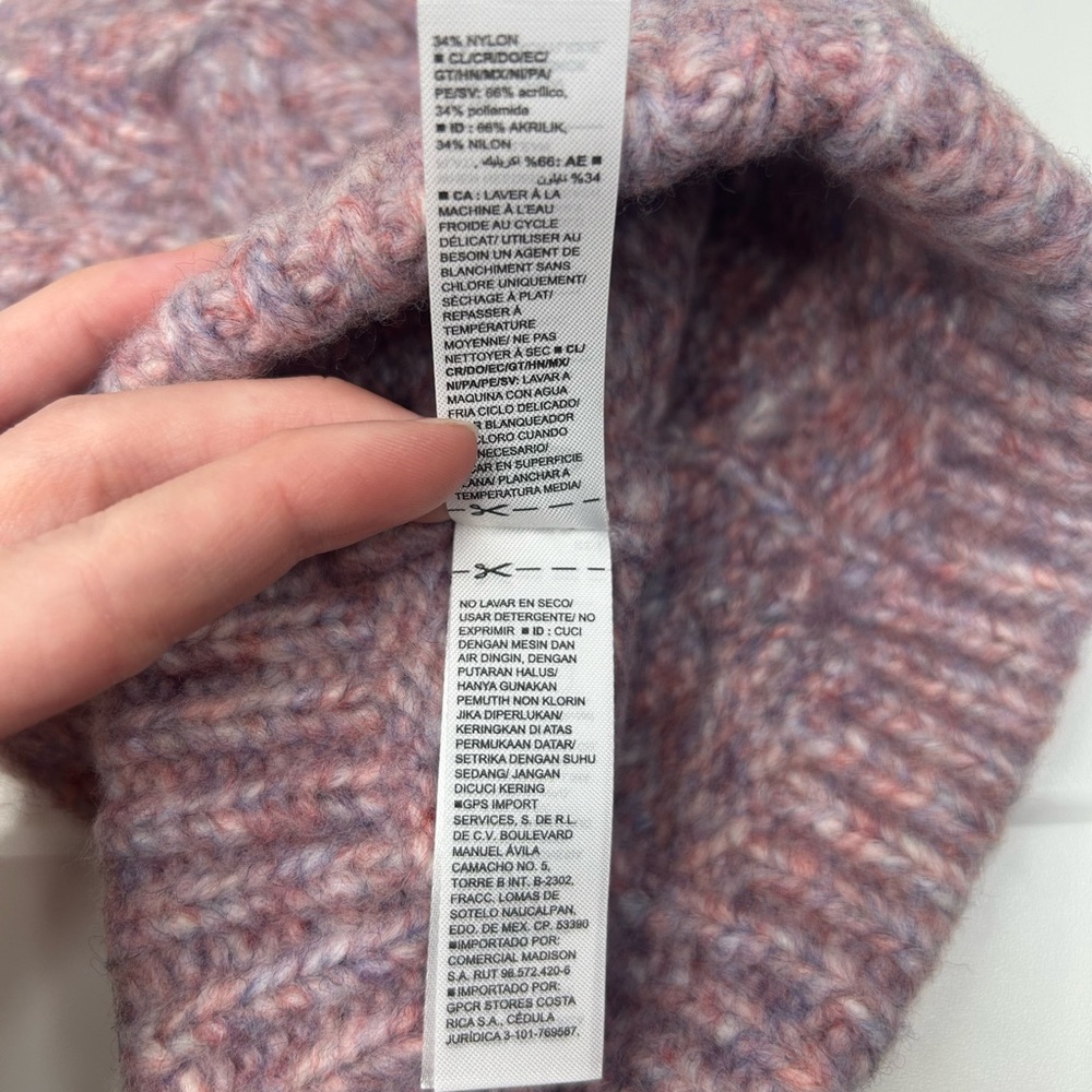 Old Navy Soft Decorative Knit Multicolor Pastel Purple Fitted Beanie Like New - Picture 8 of 8